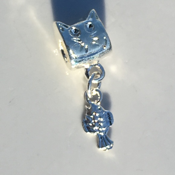 Cat 🐱with dangling fish 🐟 bead - Picture 2 of 4